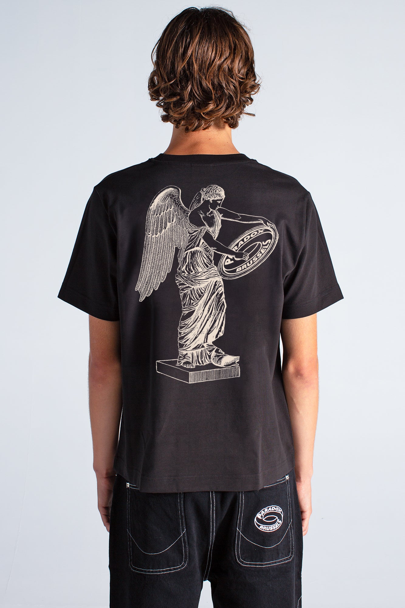 black tee-shirt ; tee-shirt men ; tee-shirt women ; graphic tee-shirt
