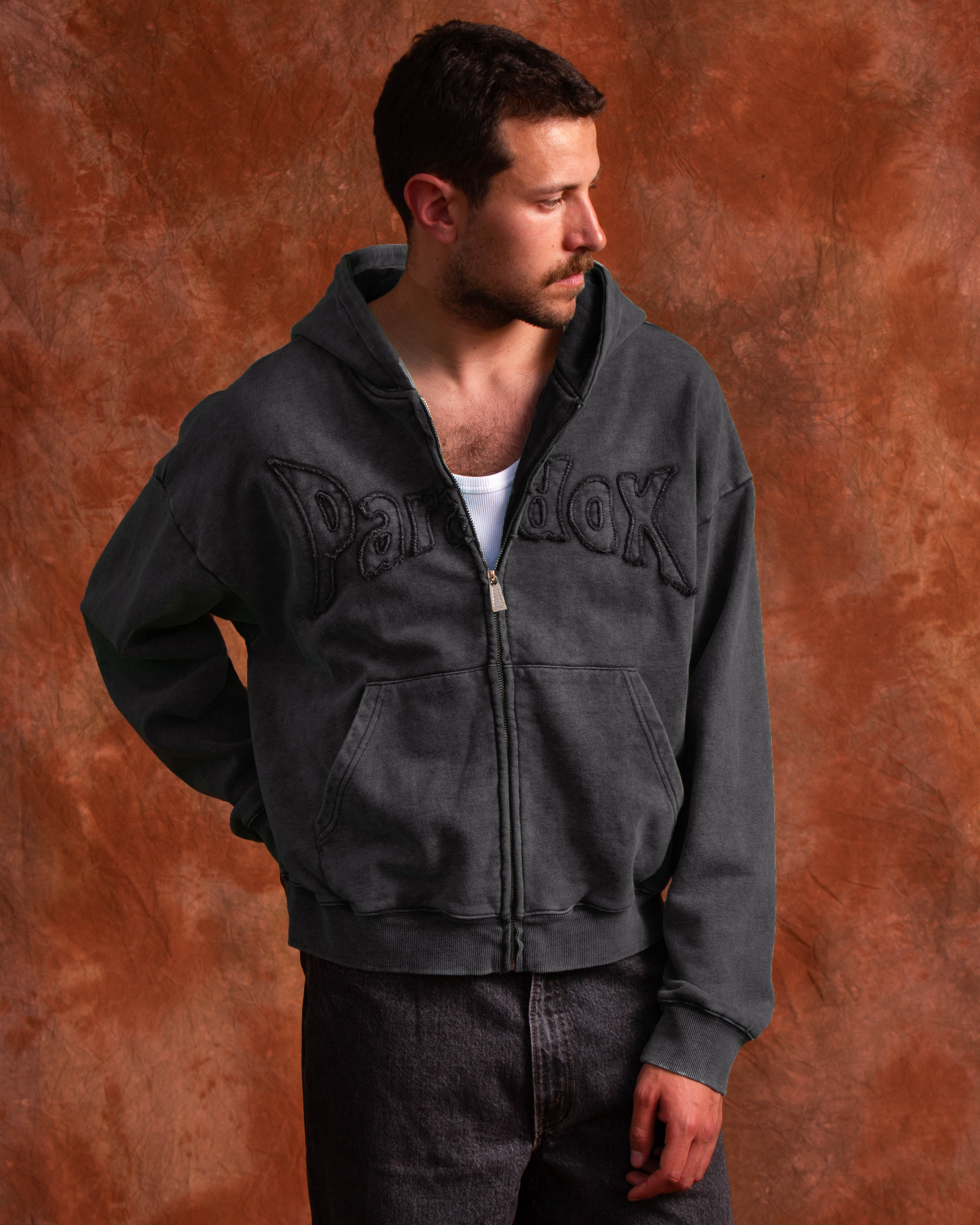 Zipper hoodie men ; zipper hoodie women ; black hoodie ; washed black hoodie ; zip-up hoodie ; cotton hoodie