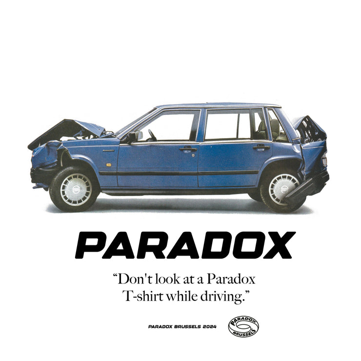 White tee-shirt men ; white tee-shirt women ; print tee-shirt ; car tee-shirt ; damage car ; blue car